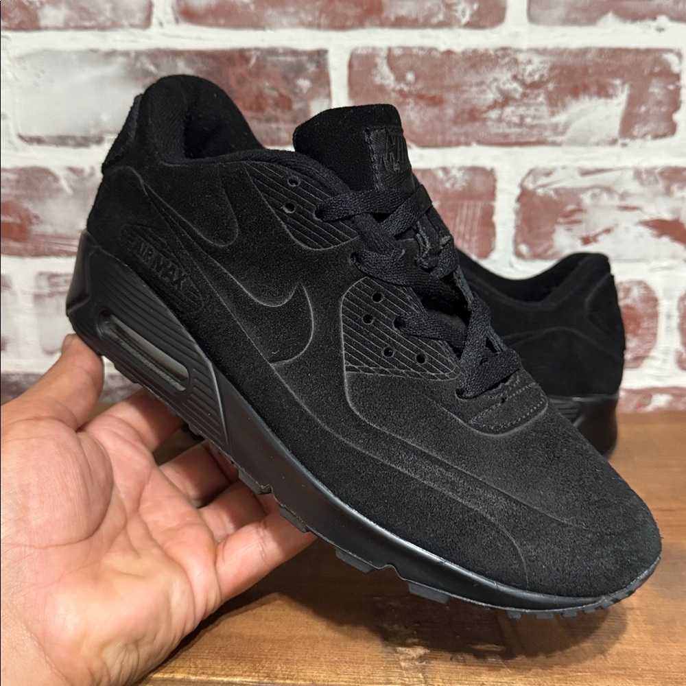 Nike Air Max 90 Triple Black Suede Men’s Sz 7